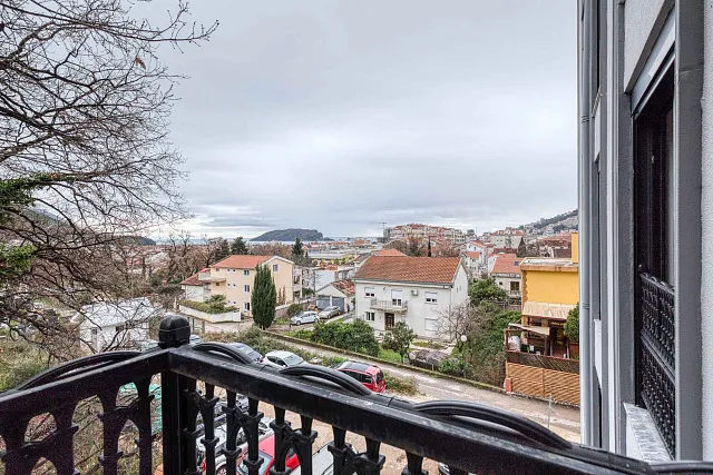Apartments in a newly built building in the center of Budva — photo 6